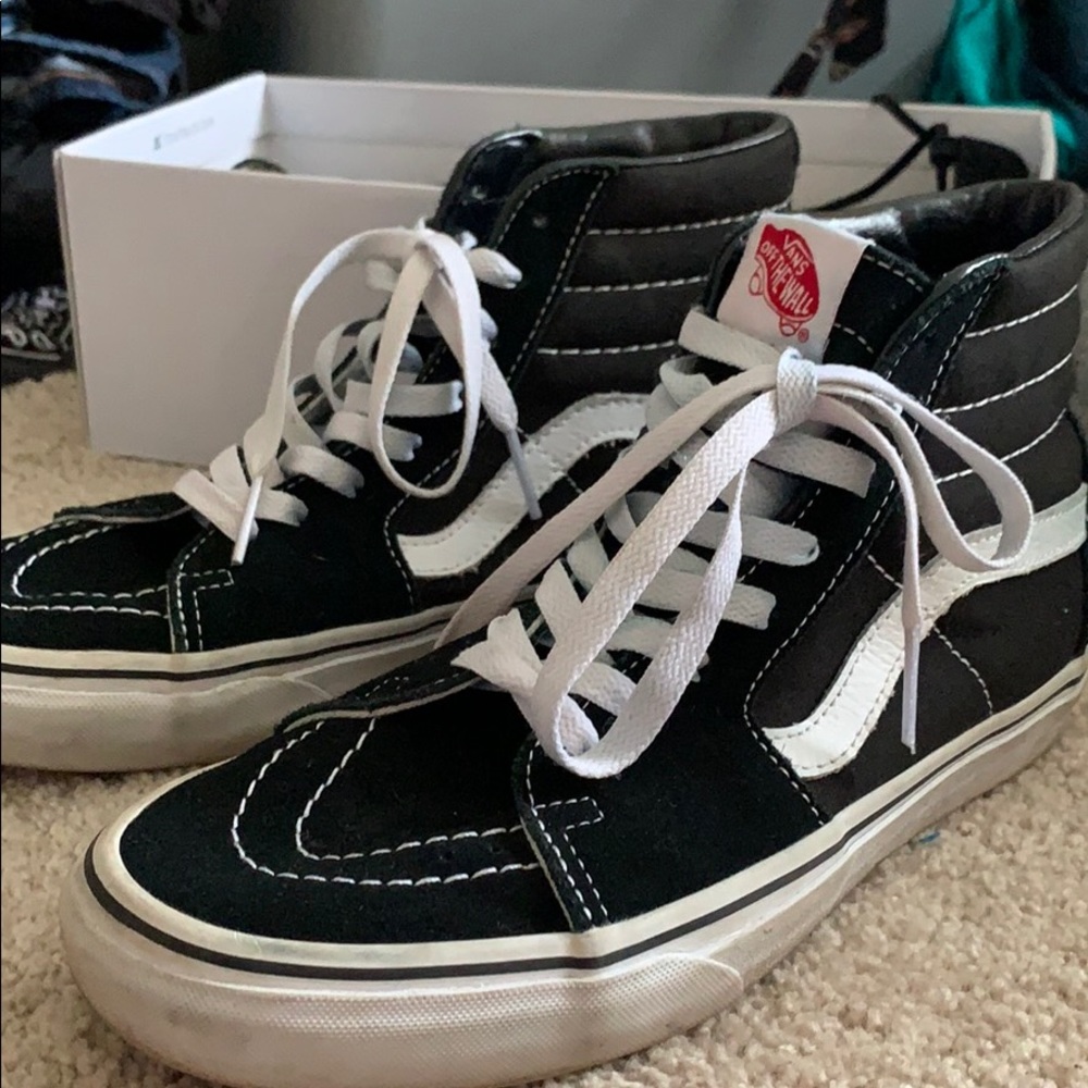 Black Vans Sk8-Hi’s